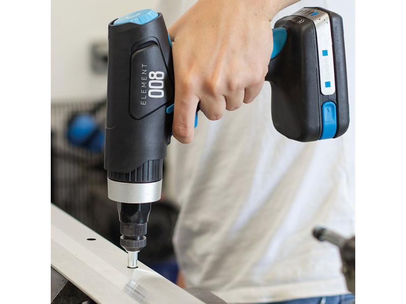 Заклепочник аккумуляторный Е-008 для резьбовых заклепок от М3 до М5 Заклепочник аккумуляторный Е-008 для резьбовых заклепок от М3 до М5