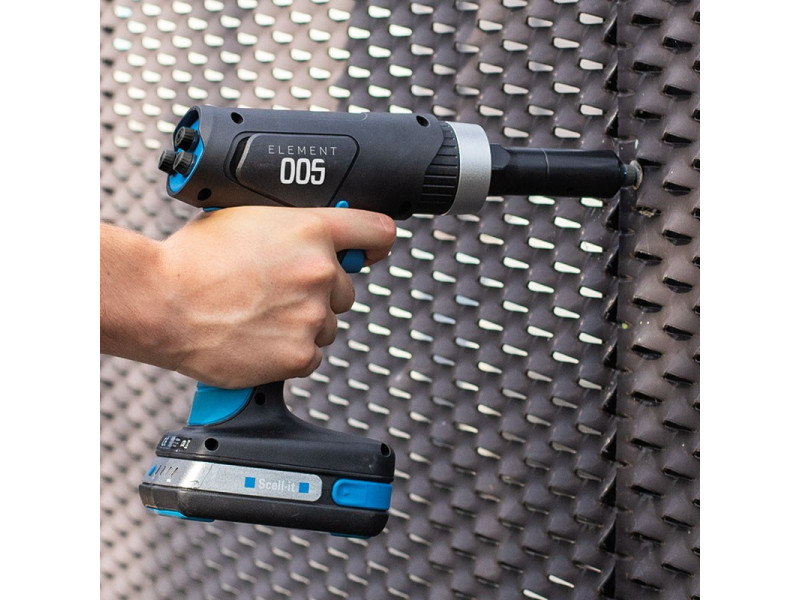 Аккумуляторный заклепочник E-005 для вытяжных заклепок диаметром от 2,5 до 5,0 мм. 