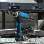 Аккумуляторный заклепочник Е-8 ELEMENT для резьбовых заклепок M3-M8 Аккумуляторный заклепочник Е-8 ELEMENT для резьбовых заклепок M3-M8