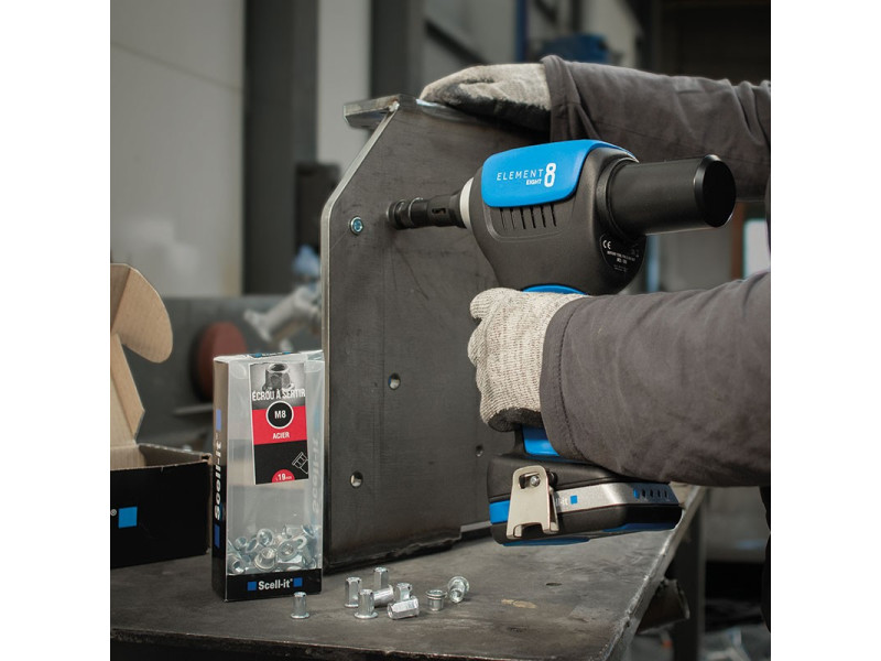 Аккумуляторный заклепочник Е-8 ELEMENT для резьбовых заклепок M3-M8 Аккумуляторный заклепочник Е-8 ELEMENT для резьбовых заклепок M3-M8